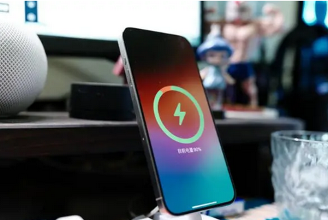 河西区街道苹果15换屏服务分享用什么充电器给iPhone15充电更好 